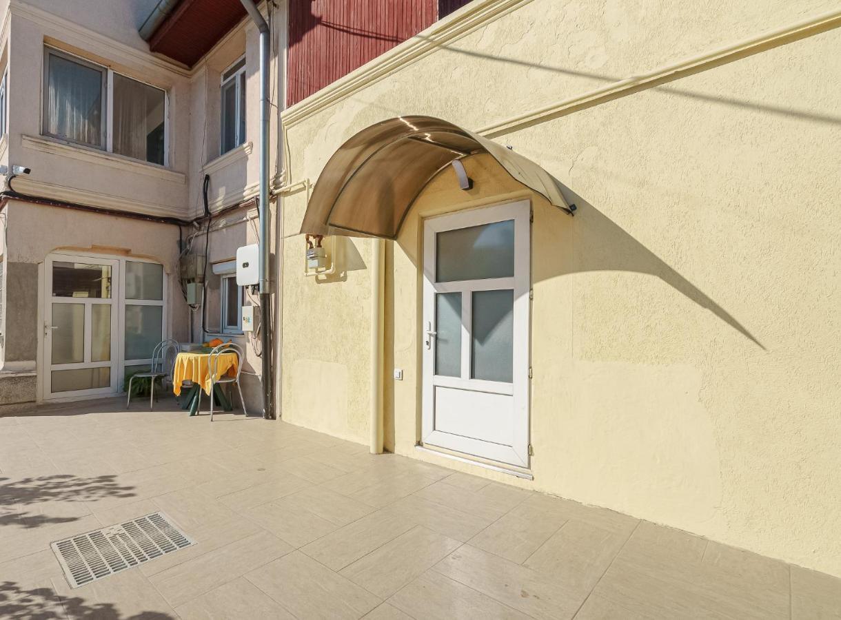 Stone Gate Apartment #3 Bucharest Exterior photo